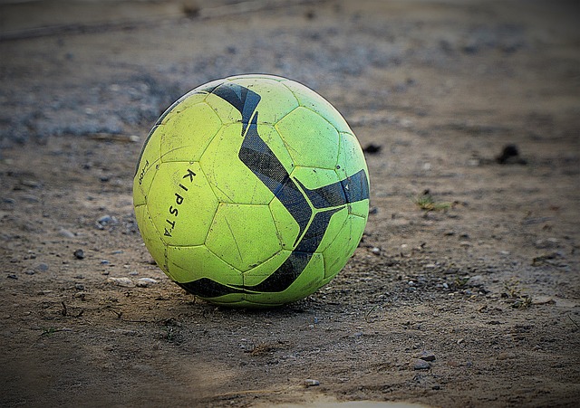 永远的科皇！拜仁在对阵圣保利赛前为科曼补办告别仪式